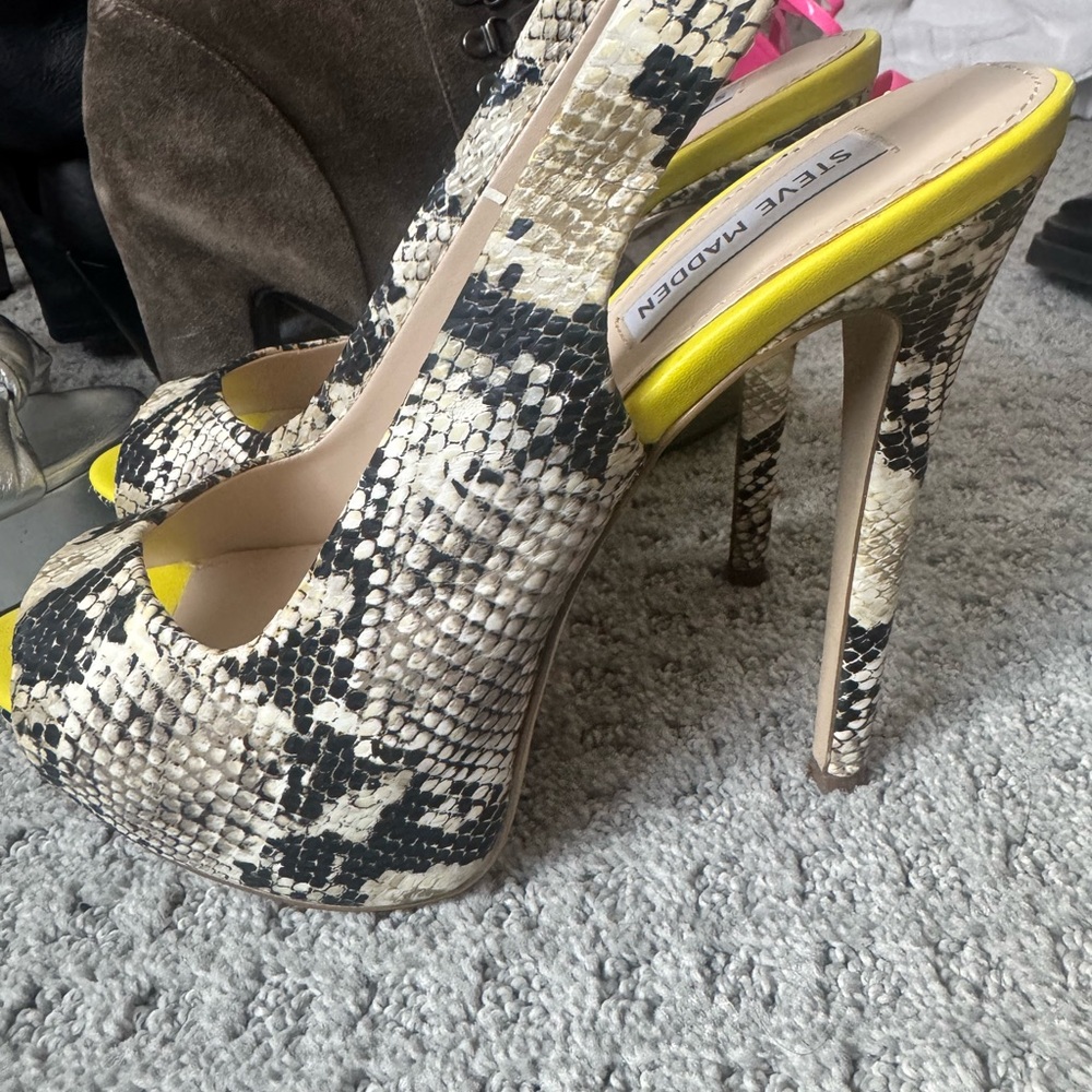 Steve Madden Snakeskin Yellow and Black Heels